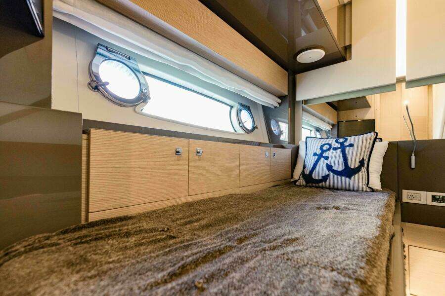 SAMI KAY III 75ft Ferretti Yachts Yacht For Sale