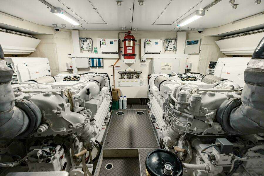 SAMI KAY III 75ft Ferretti Yachts Yacht For Sale