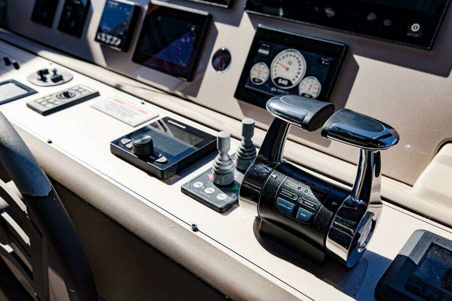 SAMI KAY III 75ft Ferretti Yachts Yacht For Sale