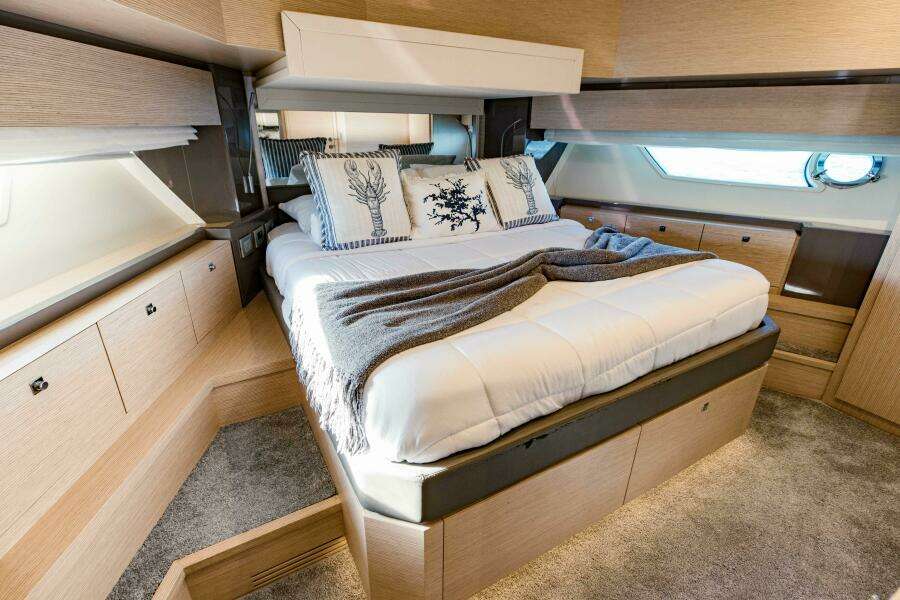 SAMI KAY III 75ft Ferretti Yachts Yacht For Sale