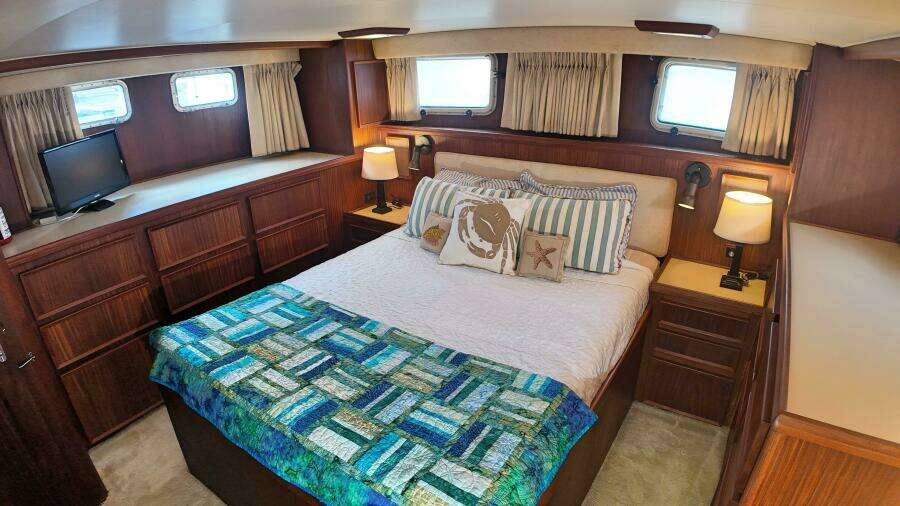 Hooch 53ft Hatteras Yacht For Sale