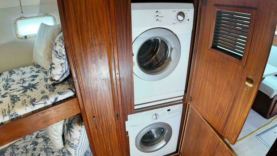 Hooch 53ft Hatteras Yacht For Sale