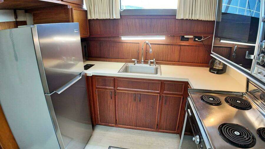 Hooch 53ft Hatteras Yacht For Sale