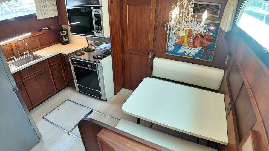 Hooch 53ft Hatteras Yacht For Sale
