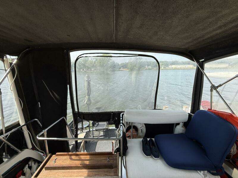 Lily s Pad 32ft Carver Yacht For Sale