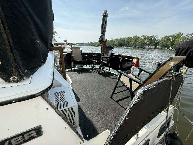 Lily s Pad 32ft Carver Yacht For Sale