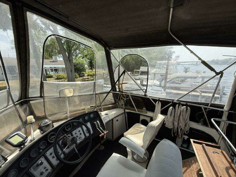 Lily s Pad 32ft Carver Yacht For Sale