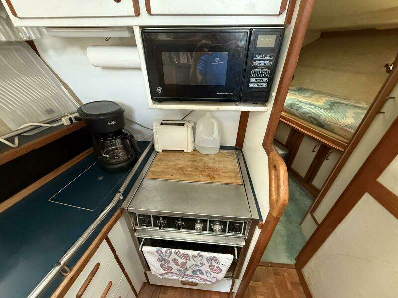 Lily s Pad 32ft Carver Yacht For Sale