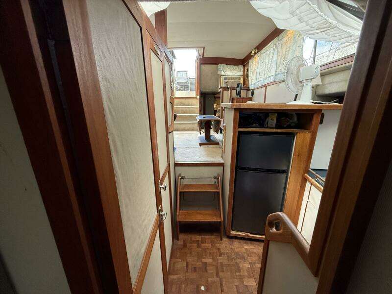 Lily s Pad 32ft Carver Yacht For Sale