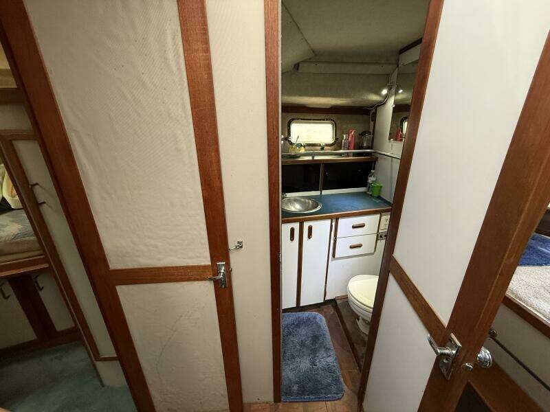 Lily s Pad 32ft Carver Yacht For Sale