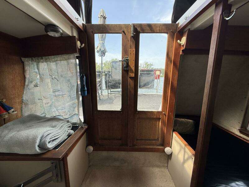 Lily s Pad 32ft Carver Yacht For Sale