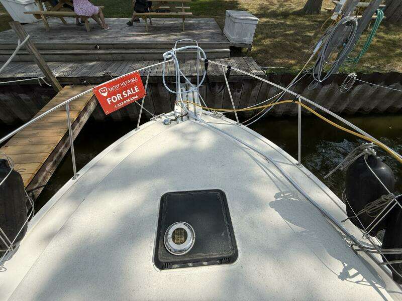 Lily s Pad 32ft Carver Yacht For Sale