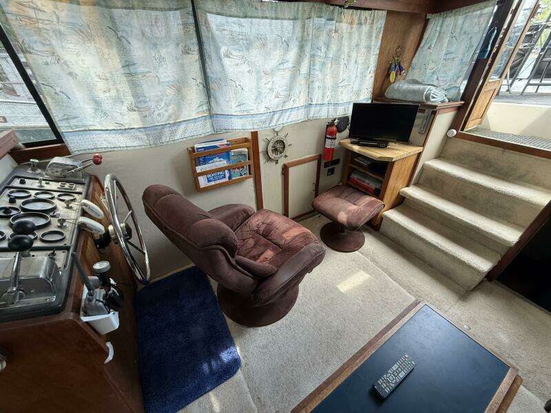 Lily s Pad 32ft Carver Yacht For Sale