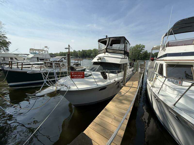 Lily s Pad 32ft Carver Yacht For Sale