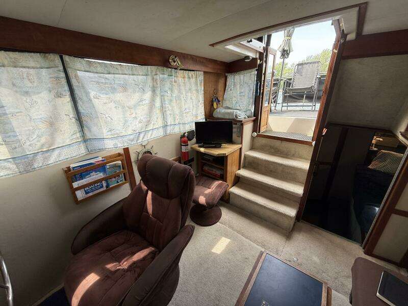 Lily s Pad 32ft Carver Yacht For Sale