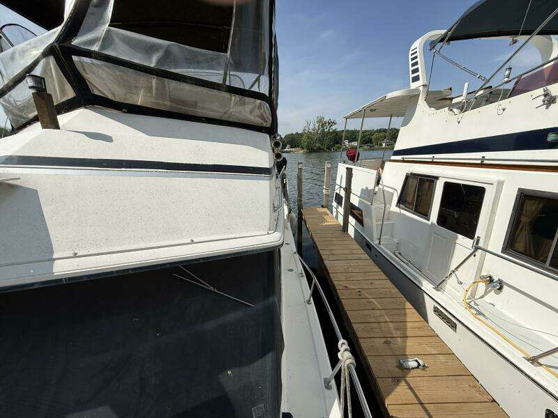 Lily s Pad 32ft Carver Yacht For Sale