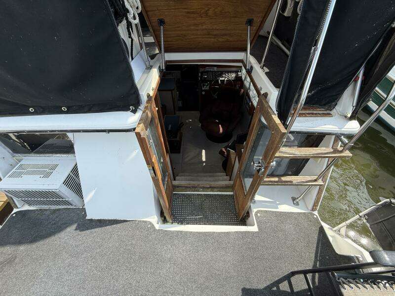 Lily s Pad 32ft Carver Yacht For Sale