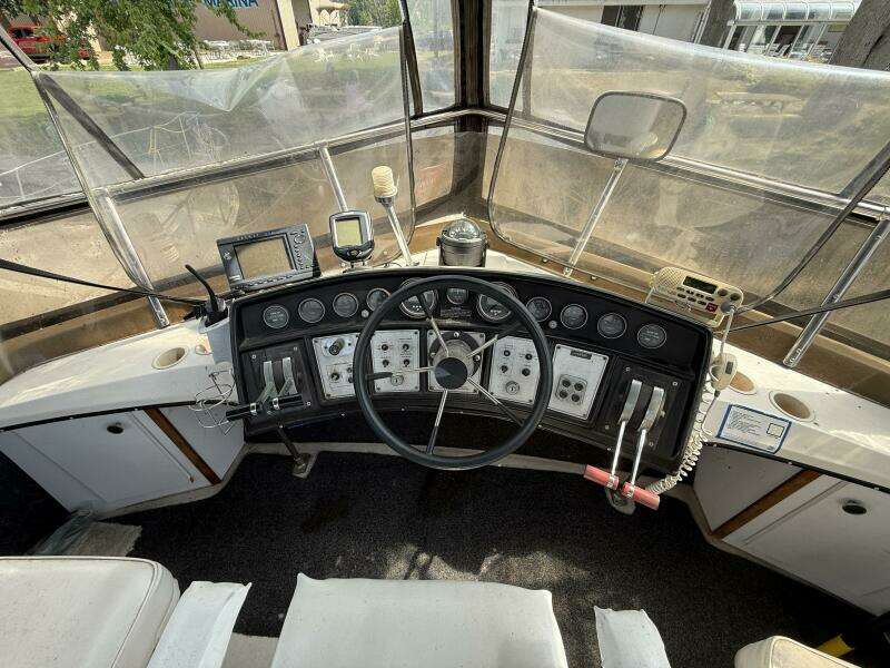 Lily s Pad 32ft Carver Yacht For Sale