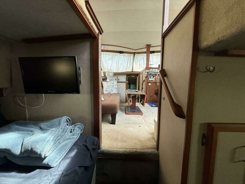 Lily s Pad 32ft Carver Yacht For Sale