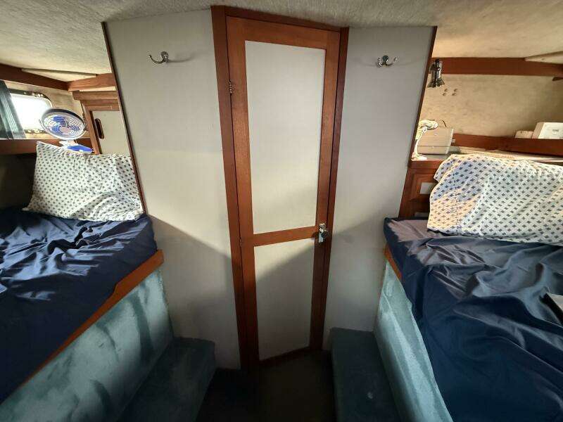 Lily s Pad 32ft Carver Yacht For Sale