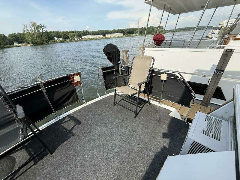Lily s Pad 32ft Carver Yacht For Sale