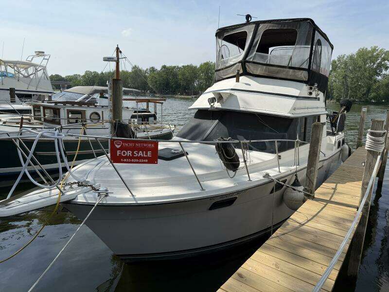 Lily s Pad 32ft Carver Yacht For Sale