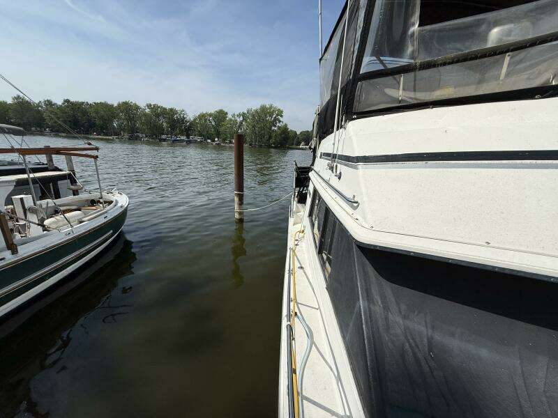 Lily s Pad 32ft Carver Yacht For Sale