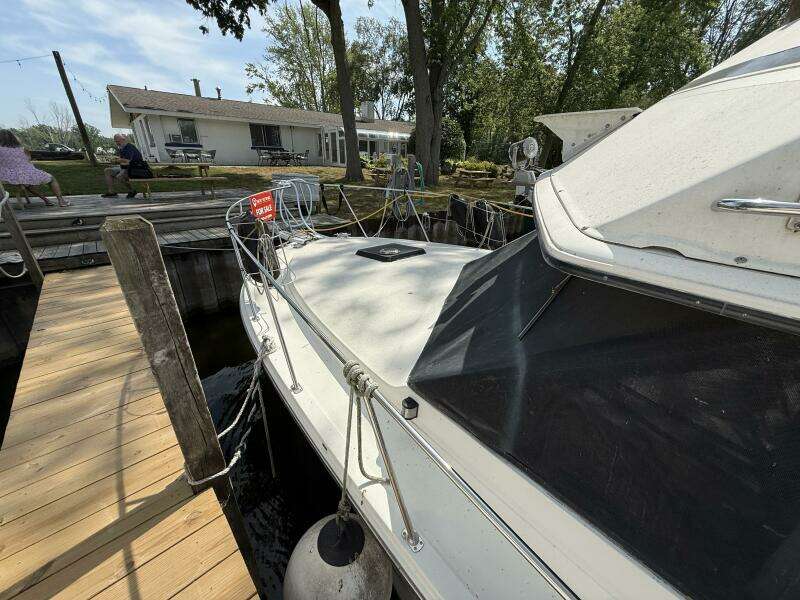 Lily s Pad 32ft Carver Yacht For Sale