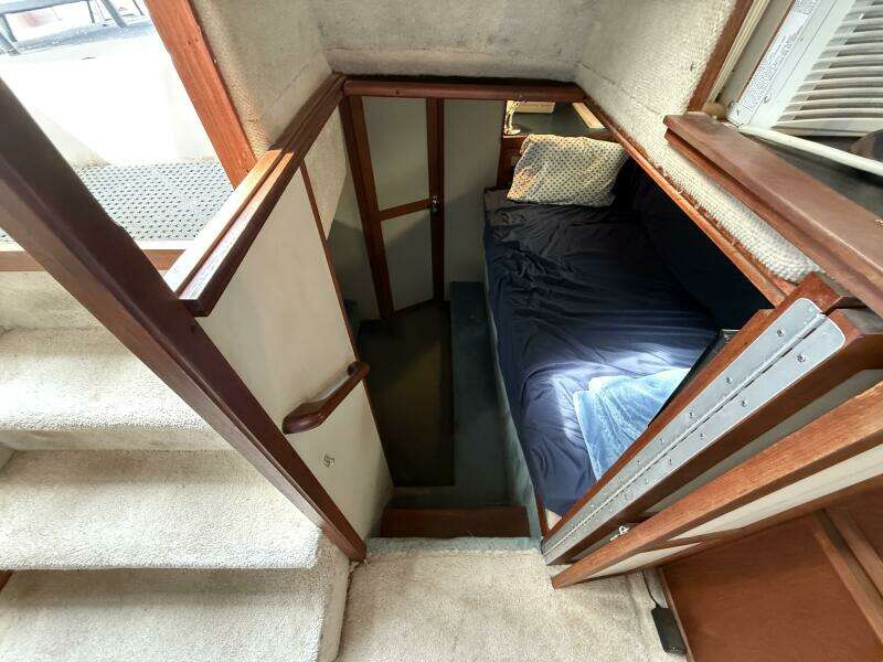 Lily s Pad 32ft Carver Yacht For Sale