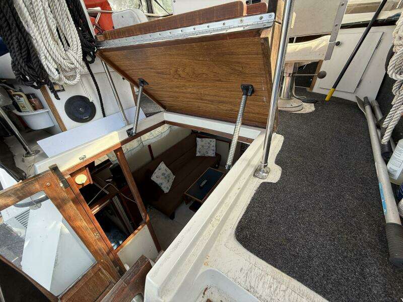 Lily s Pad 32ft Carver Yacht For Sale