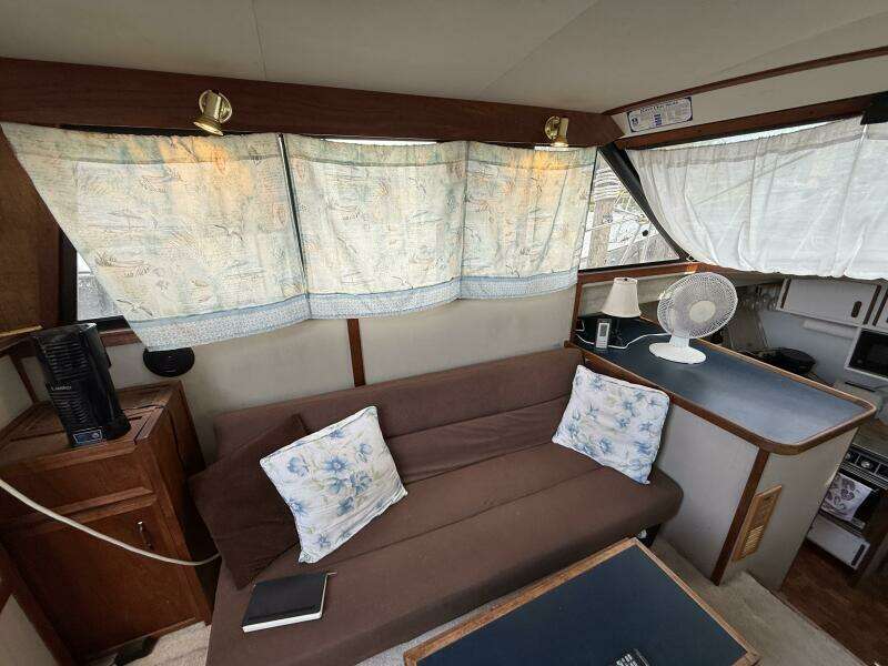 Lily s Pad 32ft Carver Yacht For Sale
