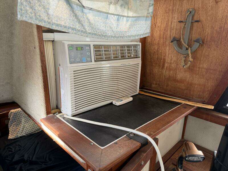 Lily s Pad 32ft Carver Yacht For Sale