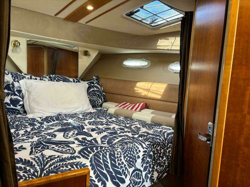 Y Knot 28ft Cutwater Yacht For Sale