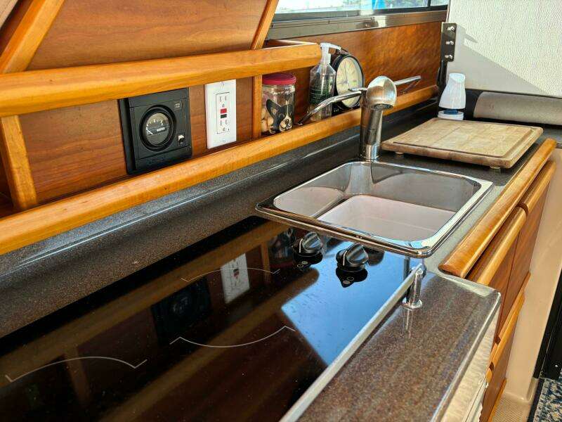 Y Knot 28ft Cutwater Yacht For Sale
