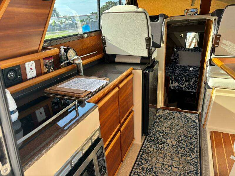 Y Knot 28ft Cutwater Yacht For Sale