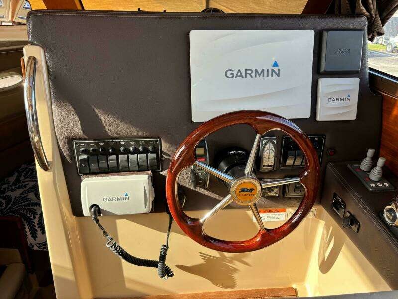 Y Knot 28ft Cutwater Yacht For Sale