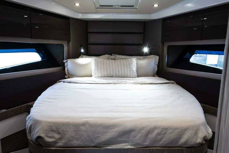 43ft Azimut Yacht For Sale