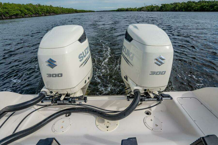 Fin Addict 30ft Pursuit Yacht For Sale