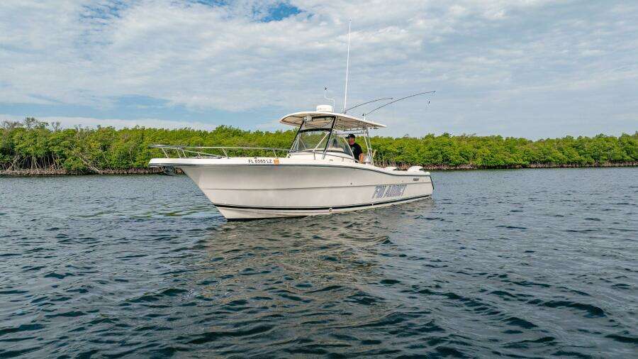 Fin Addict 30ft Pursuit Yacht For Sale