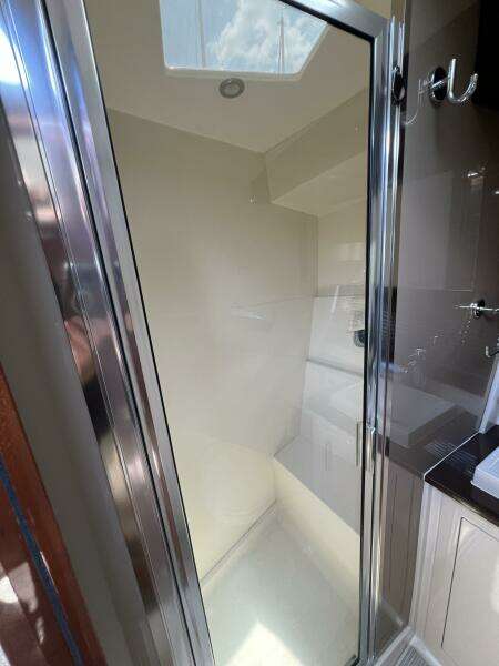 2016 Carver C34 Head Separate Shower