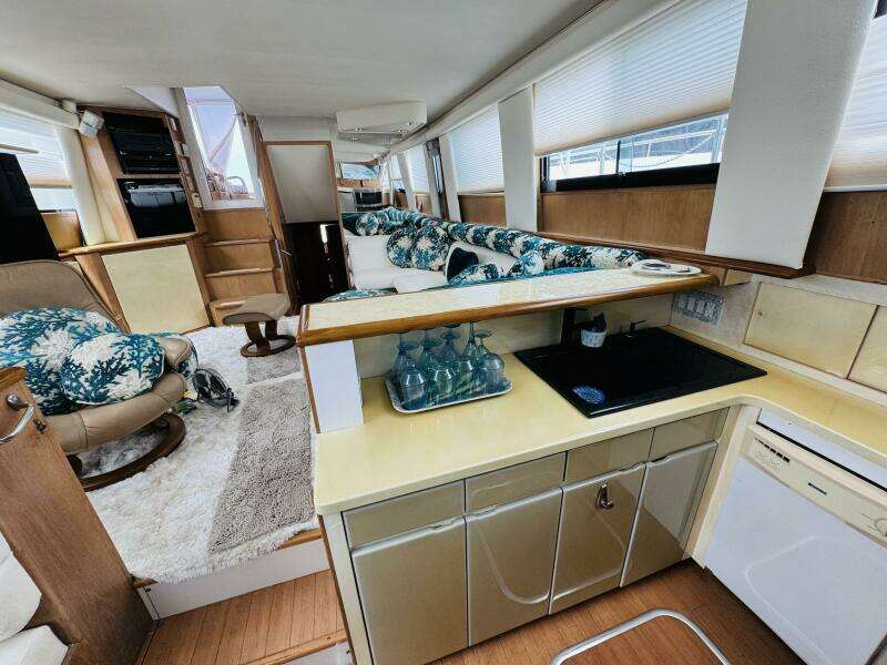 Layla Rose 52ft Hatteras Yacht For Sale