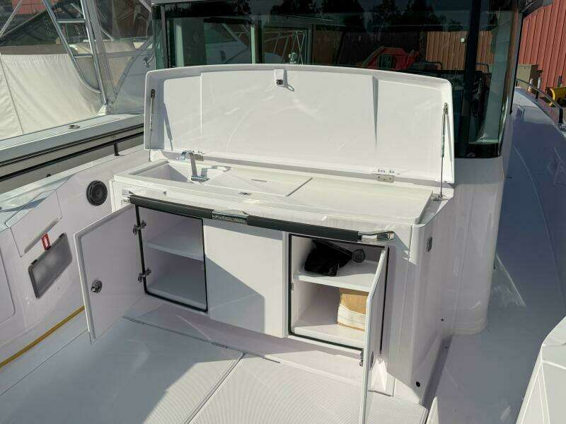 Stock 20 37ft Axopar Yacht For Sale