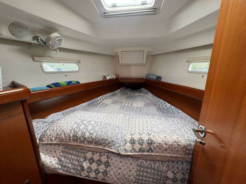 37ft Beneteau Yacht For Sale