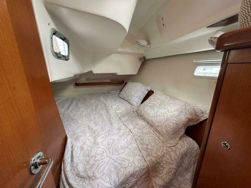 37ft Beneteau Yacht For Sale
