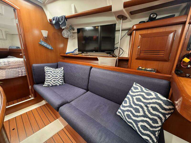 37ft Beneteau Yacht For Sale