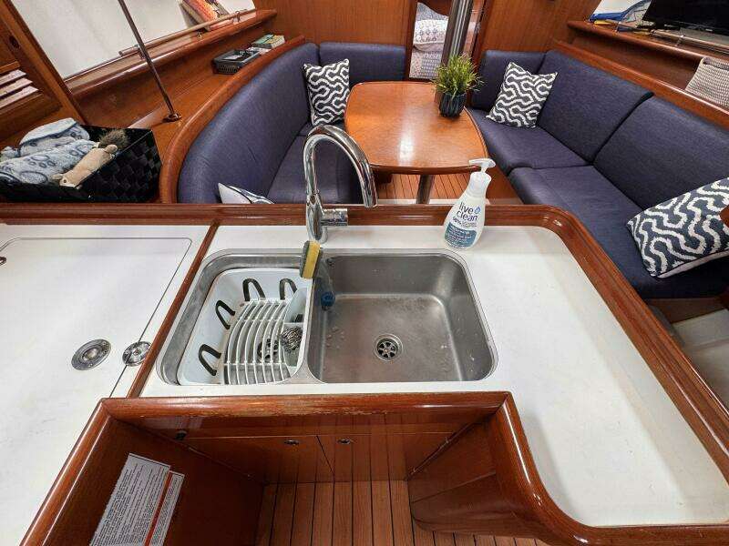 37ft Beneteau Yacht For Sale
