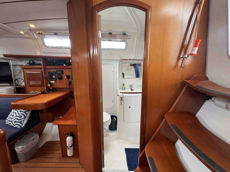 37ft Beneteau Yacht For Sale
