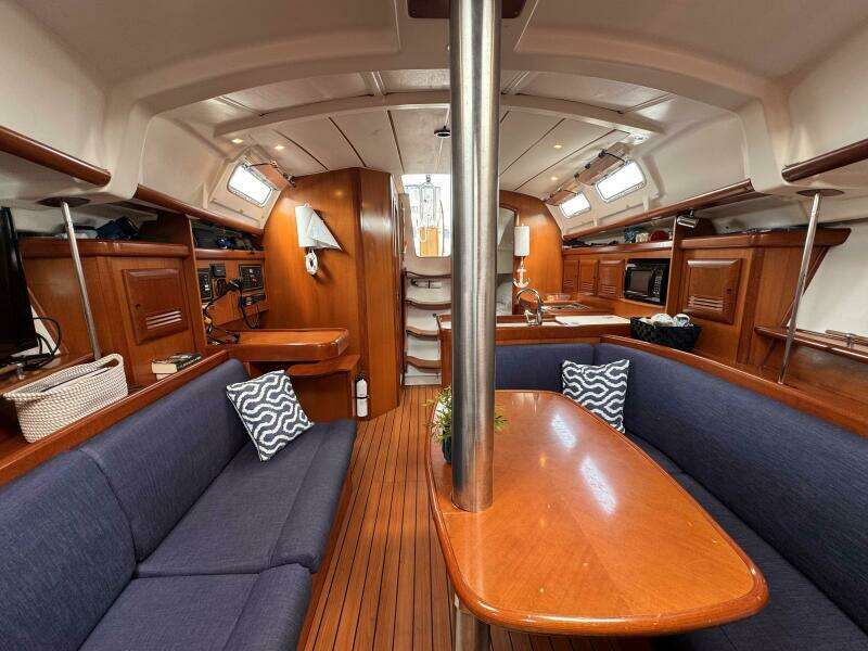 37ft Beneteau Yacht For Sale