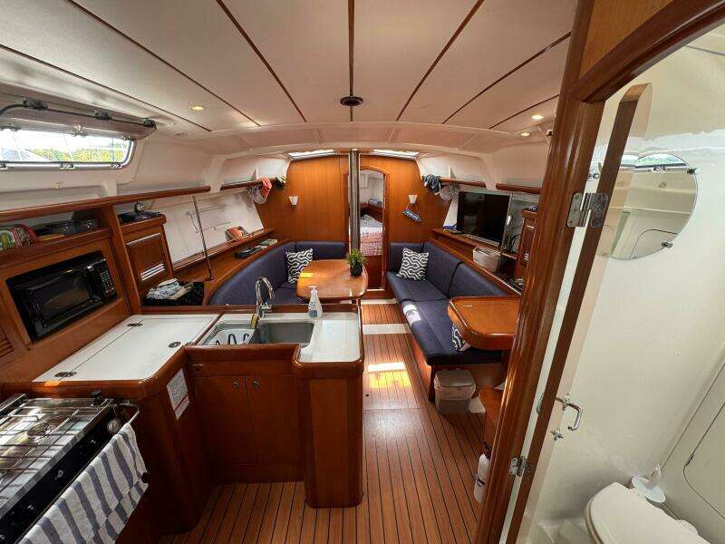 37ft Beneteau Yacht For Sale
