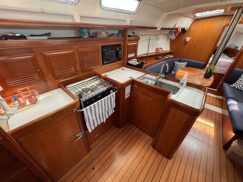 37ft Beneteau Yacht For Sale